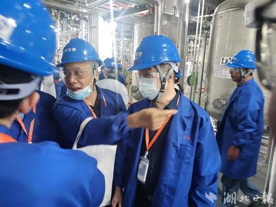 今日成省內(nèi)外專家熱捧"明星"!湖北首個(gè)重氮化反應(yīng)微通道反應(yīng)器:產(chǎn)能相當(dāng)于30噸反應(yīng)釜
